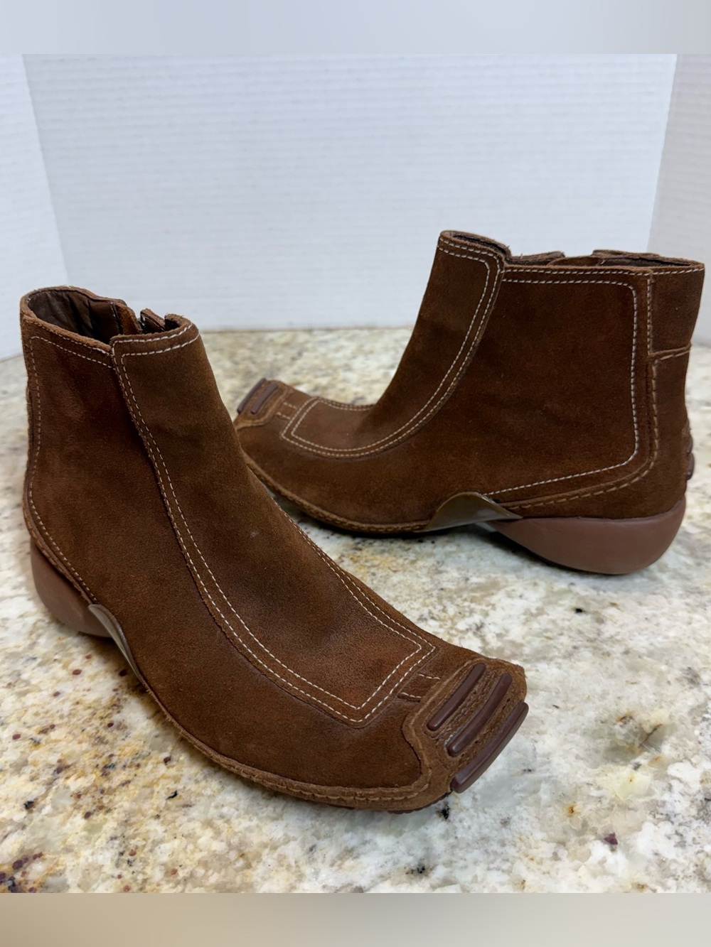 Privo by Clarks P3056 Womens 5M Brown Suede Ankle Boots Zip Driving Comfort